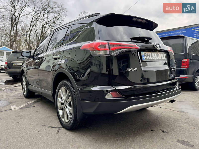 Внедорожник / Кроссовер Toyota RAV4 2016 в Киеве