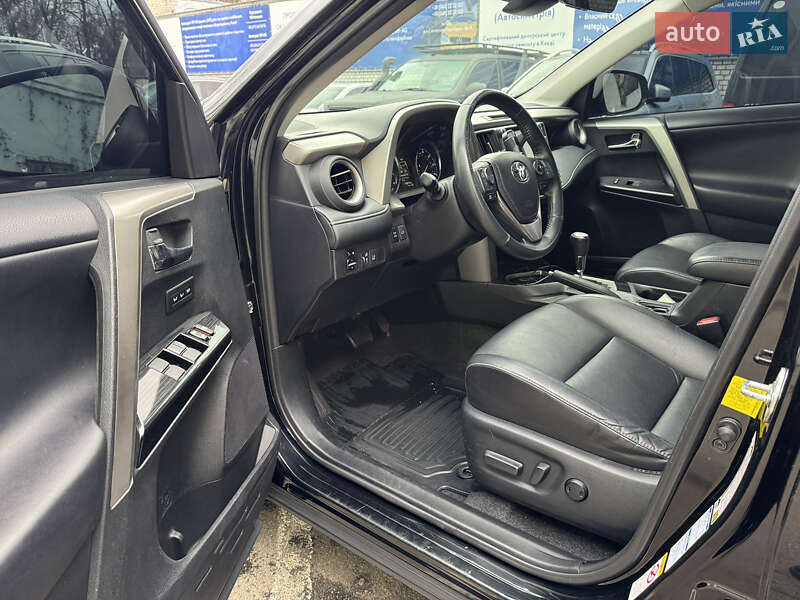 Внедорожник / Кроссовер Toyota RAV4 2016 в Киеве