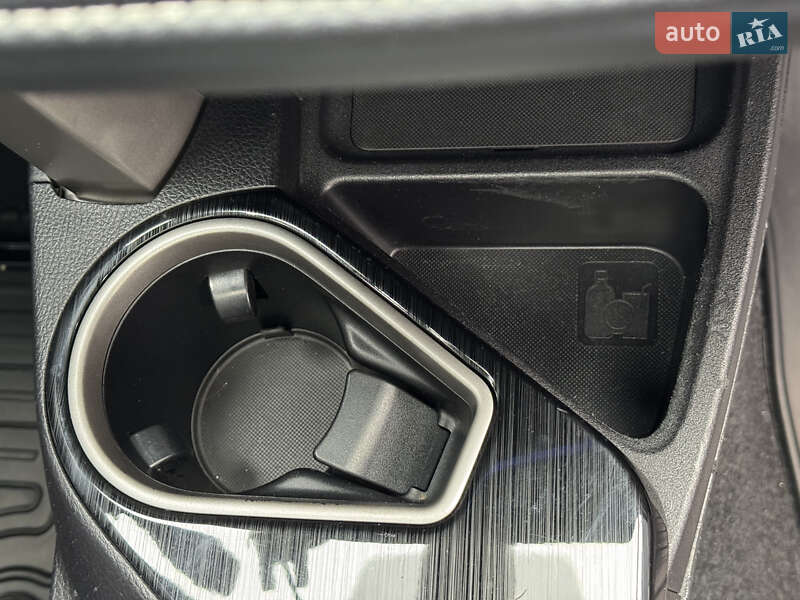 Внедорожник / Кроссовер Toyota RAV4 2016 в Киеве