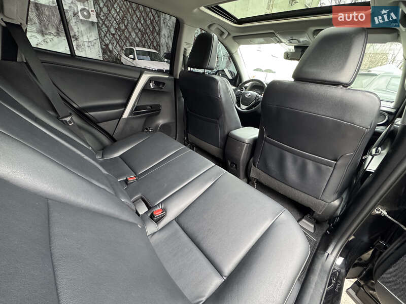 Внедорожник / Кроссовер Toyota RAV4 2016 в Киеве