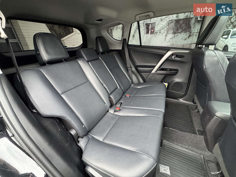 Внедорожник / Кроссовер Toyota RAV4 2016 в Киеве
