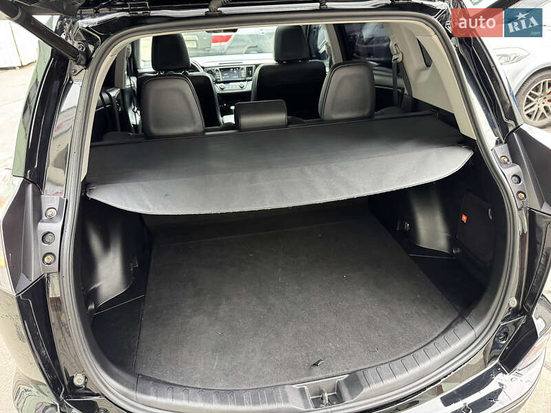 Внедорожник / Кроссовер Toyota RAV4 2016 в Киеве