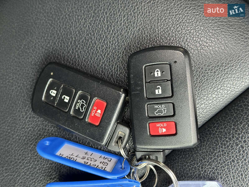 Внедорожник / Кроссовер Toyota RAV4 2016 в Киеве