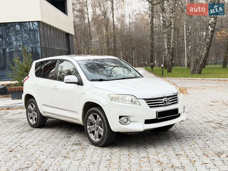 Внедорожник / Кроссовер Toyota RAV4 2011 в Тернополе