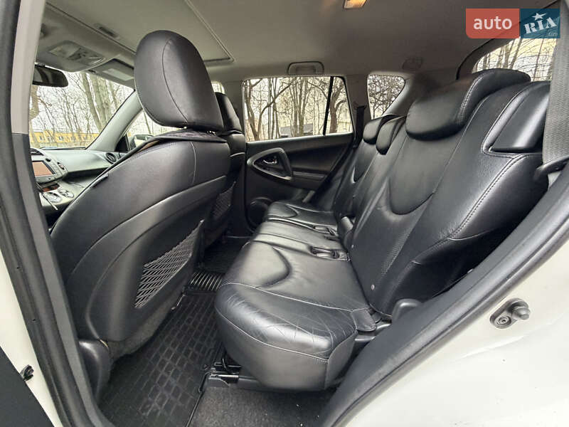 Внедорожник / Кроссовер Toyota RAV4 2011 в Тернополе