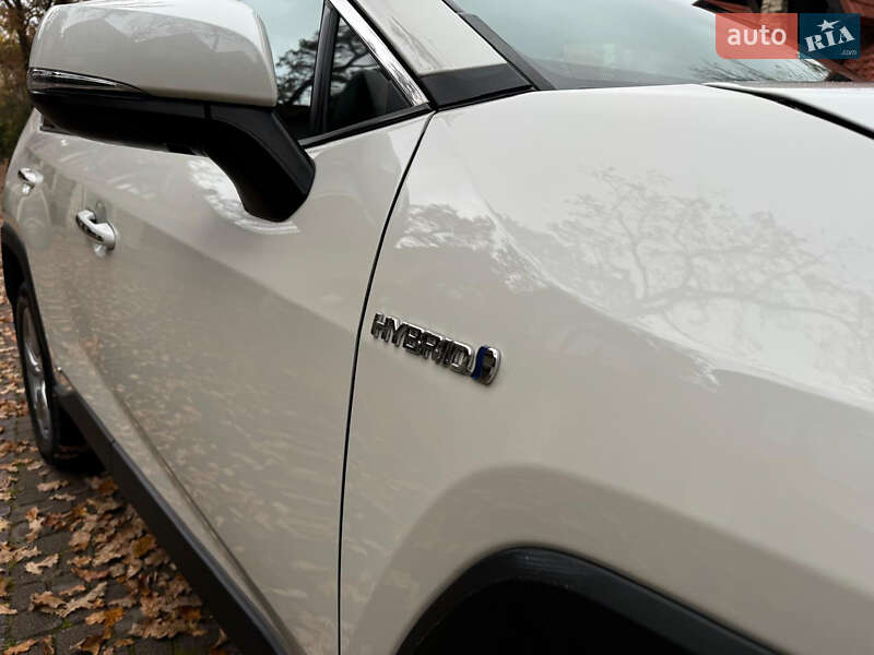 Позашляховик / Кросовер Toyota RAV4 2020 в Львові
