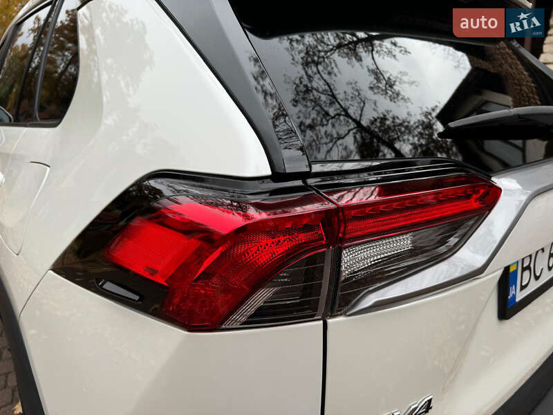 Позашляховик / Кросовер Toyota RAV4 2020 в Львові