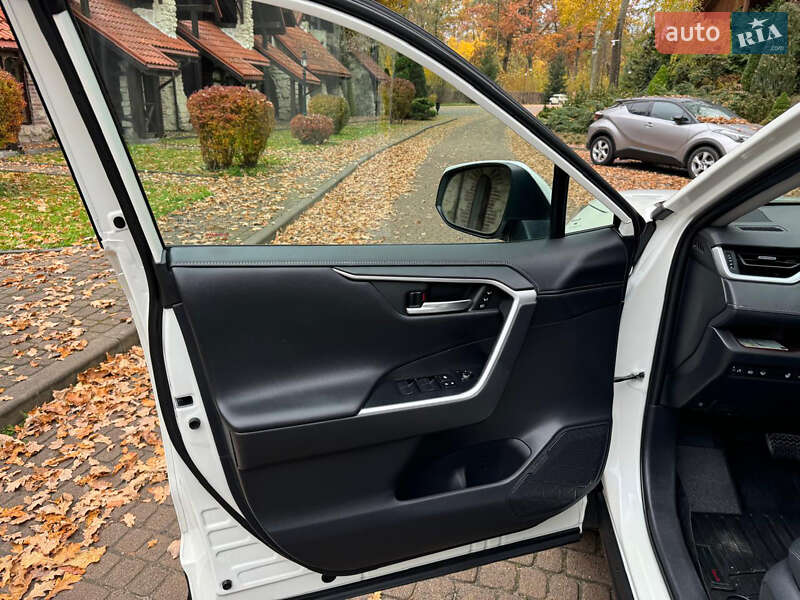 Позашляховик / Кросовер Toyota RAV4 2020 в Львові