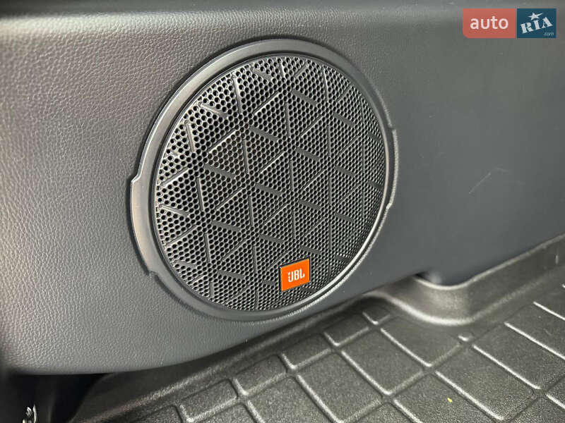 Позашляховик / Кросовер Toyota RAV4 2020 в Львові