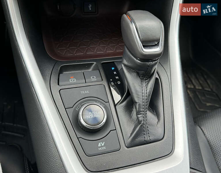 Позашляховик / Кросовер Toyota RAV4 2020 в Львові