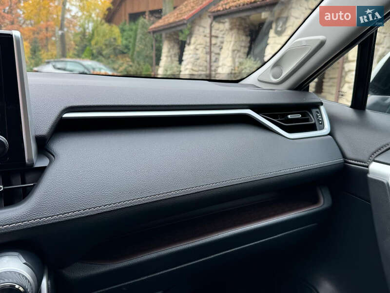 Позашляховик / Кросовер Toyota RAV4 2020 в Львові