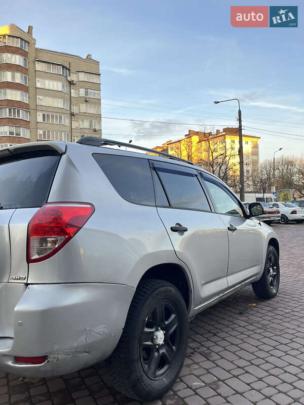 Внедорожник / Кроссовер Toyota RAV4 2006 в Ивано-Франковске