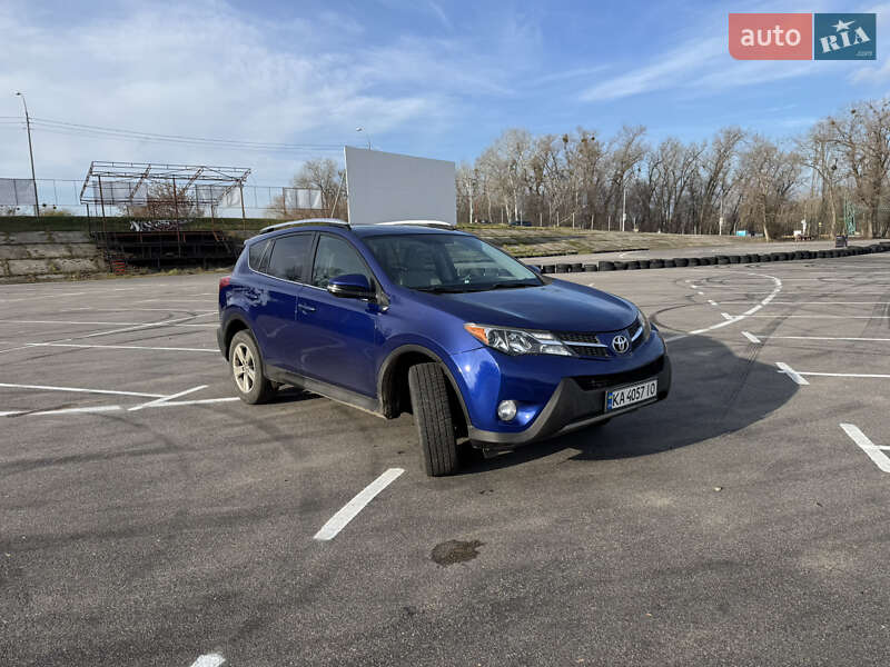 Внедорожник / Кроссовер Toyota RAV4 2015 в Киеве
