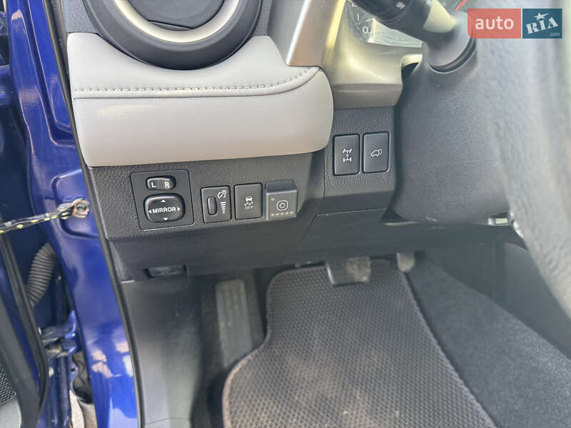 Внедорожник / Кроссовер Toyota RAV4 2015 в Киеве
