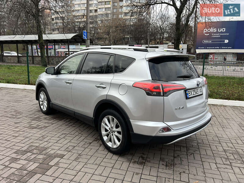Позашляховик / Кросовер Toyota RAV4 2016 в Києві