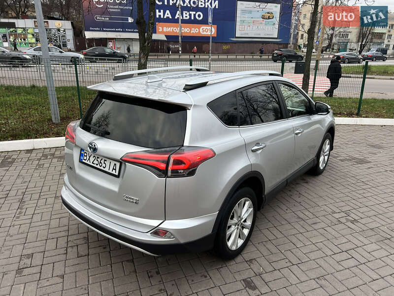 Позашляховик / Кросовер Toyota RAV4 2016 в Києві