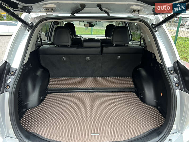 Позашляховик / Кросовер Toyota RAV4 2016 в Києві