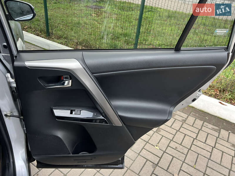 Позашляховик / Кросовер Toyota RAV4 2016 в Києві