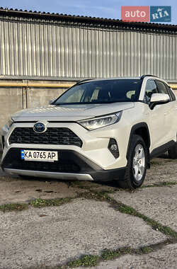 Внедорожник / Кроссовер Toyota RAV4 2020 в Киеве
