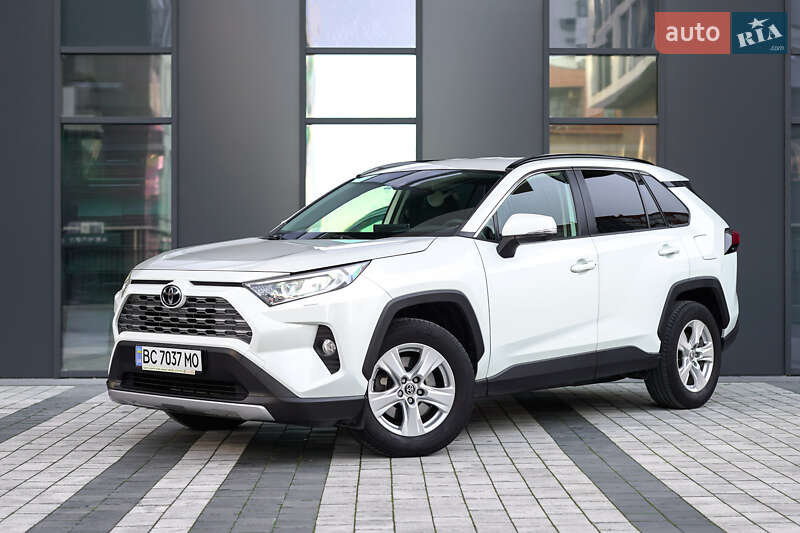 Внедорожник / Кроссовер Toyota RAV4 2021 в Львове