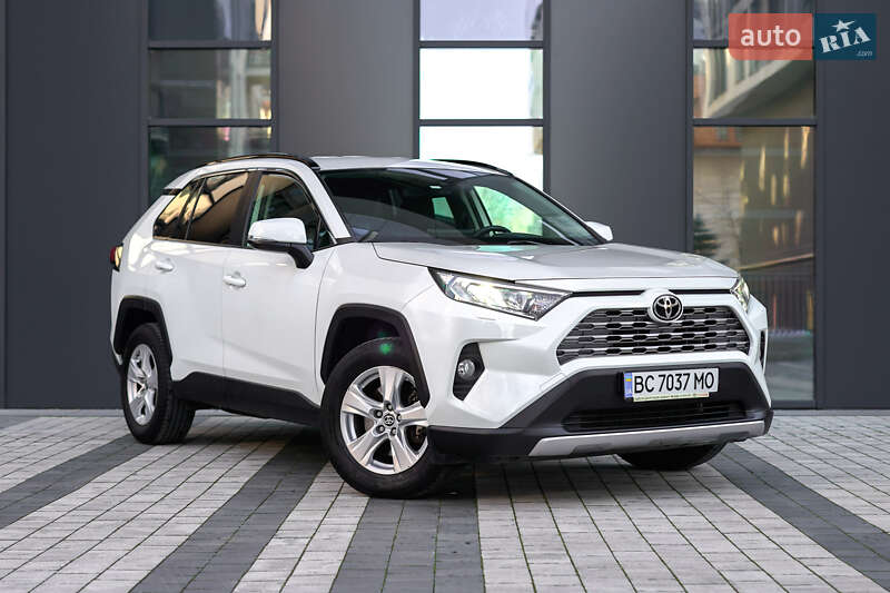 Внедорожник / Кроссовер Toyota RAV4 2021 в Львове