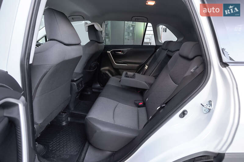 Внедорожник / Кроссовер Toyota RAV4 2021 в Львове