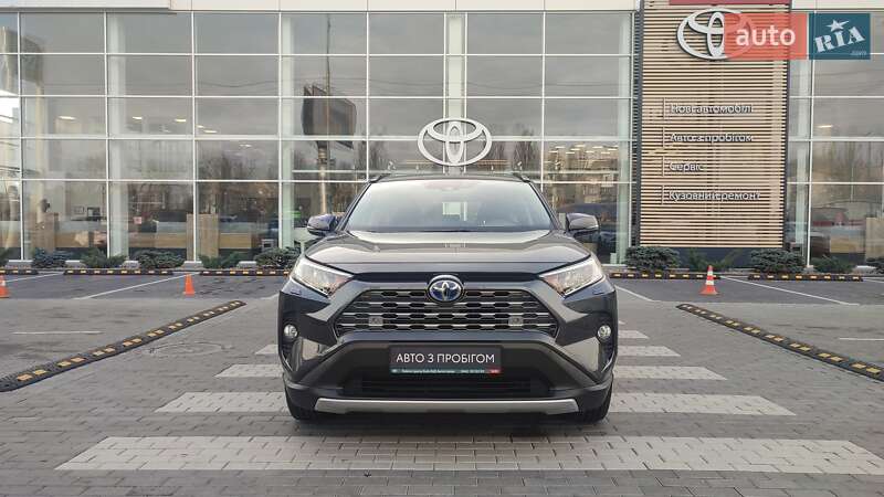 Внедорожник / Кроссовер Toyota RAV4 2020 в Киеве