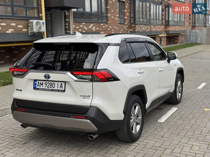 Позашляховик / Кросовер Toyota RAV4 2021 в Житомирі