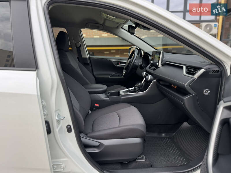 Позашляховик / Кросовер Toyota RAV4 2021 в Житомирі
