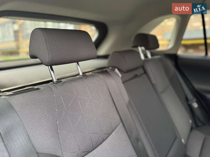 Позашляховик / Кросовер Toyota RAV4 2021 в Житомирі