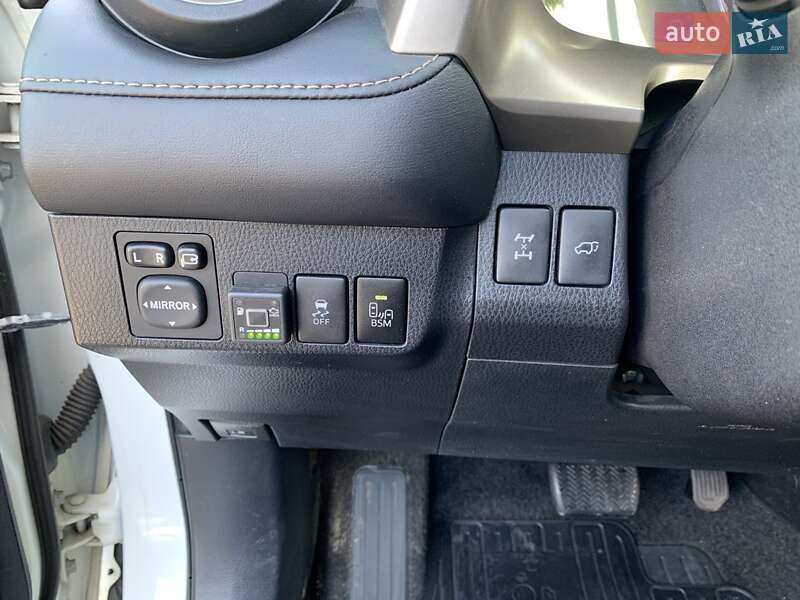 Внедорожник / Кроссовер Toyota RAV4 2013 в Киеве