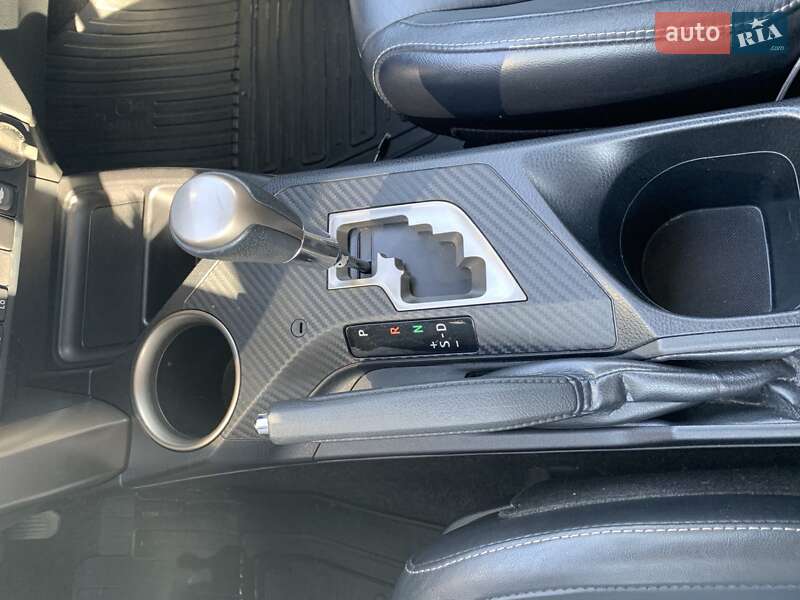 Внедорожник / Кроссовер Toyota RAV4 2013 в Киеве