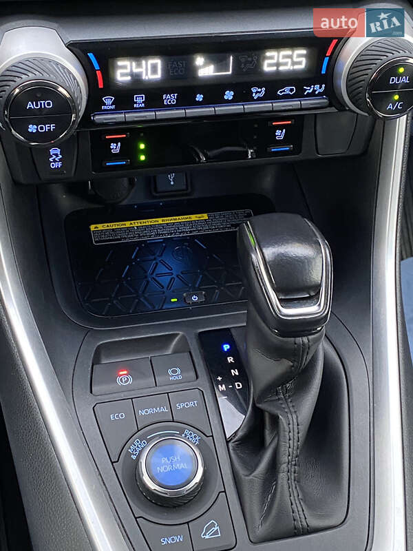 Внедорожник / Кроссовер Toyota RAV4 2020 в Киеве