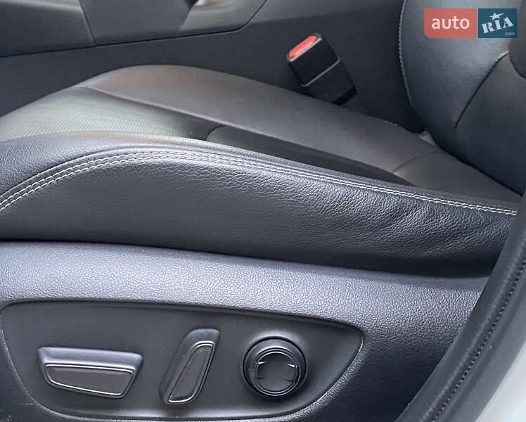 Внедорожник / Кроссовер Toyota RAV4 2020 в Киеве