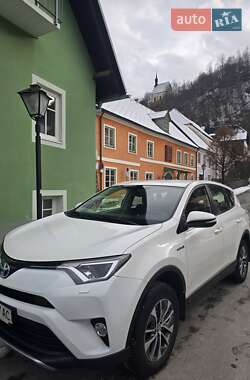 Внедорожник / Кроссовер Toyota RAV4 2018 в Черновцах