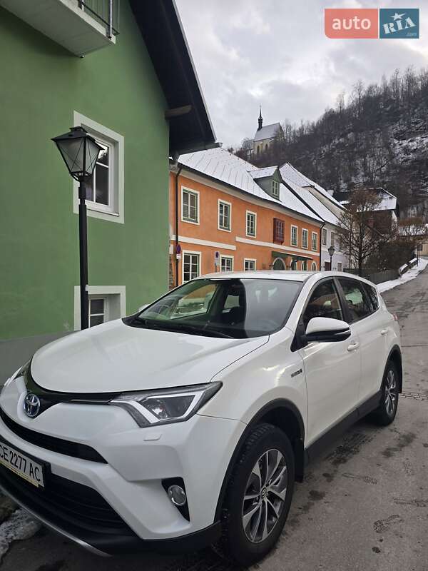 Внедорожник / Кроссовер Toyota RAV4 2018 в Черновцах