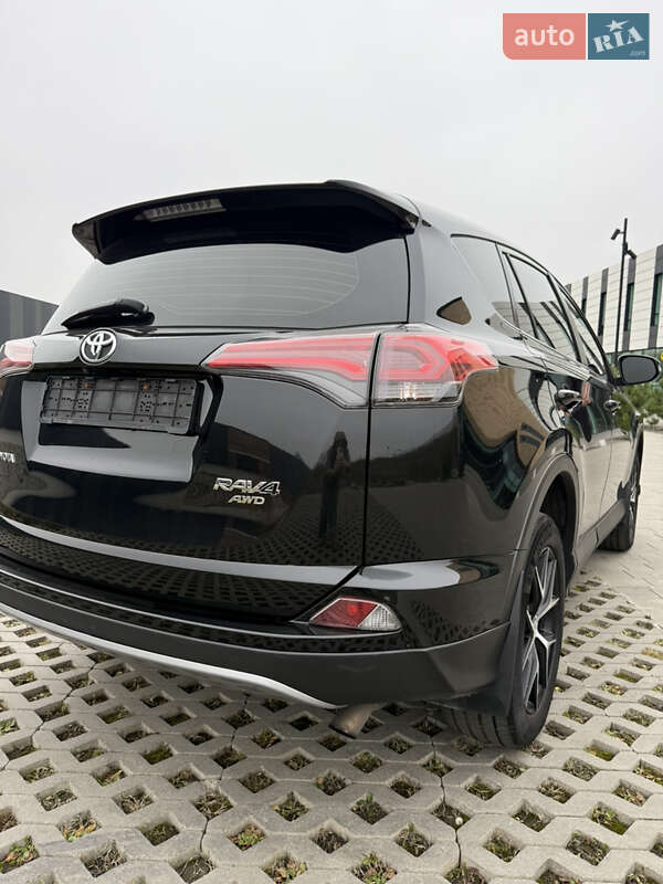 Позашляховик / Кросовер Toyota RAV4 2016 в Хмельницькому