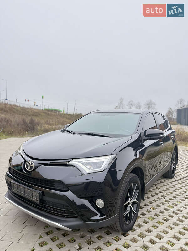 Позашляховик / Кросовер Toyota RAV4 2016 в Хмельницькому