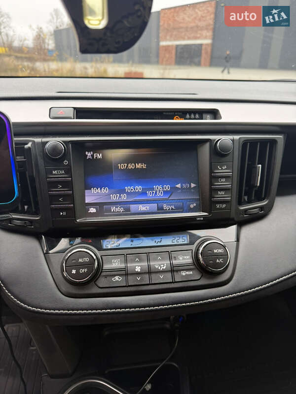 Позашляховик / Кросовер Toyota RAV4 2016 в Хмельницькому