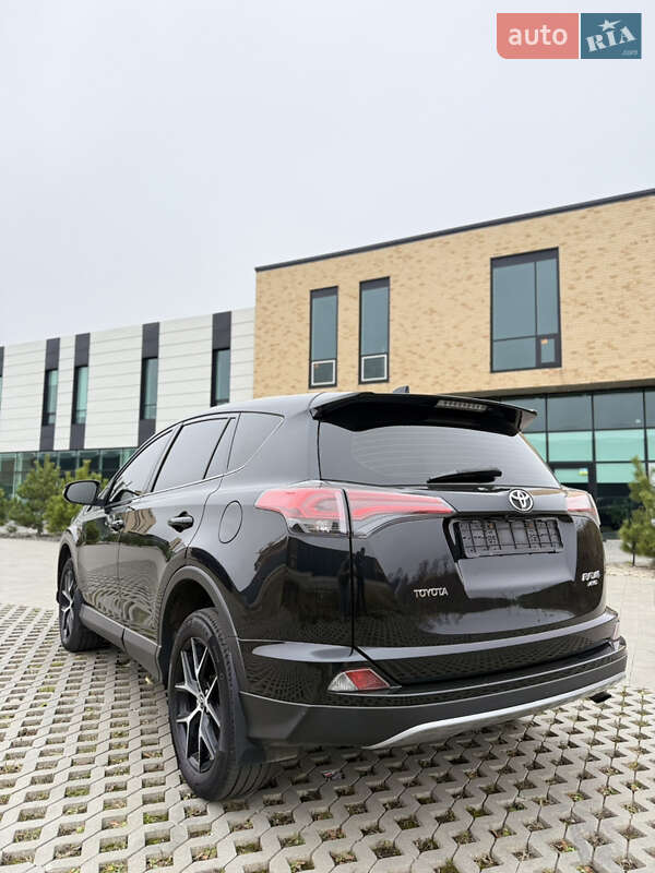 Позашляховик / Кросовер Toyota RAV4 2016 в Хмельницькому