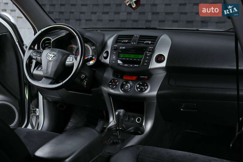 Внедорожник / Кроссовер Toyota RAV4 2011 в Днепре