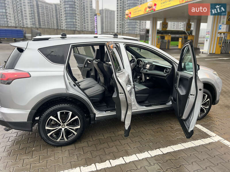 Позашляховик / Кросовер Toyota RAV4 2016 в Києві фото 10 Позашляховик / Кросовер Toyota RAV4 2016 в Києві