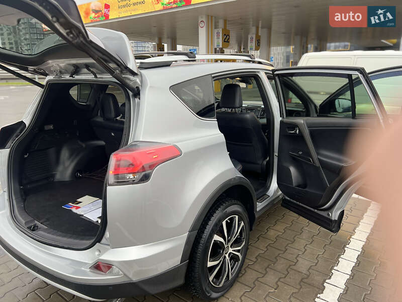 Позашляховик / Кросовер Toyota RAV4 2016 в Києві фото 13 Позашляховик / Кросовер Toyota RAV4 2016 в Києві