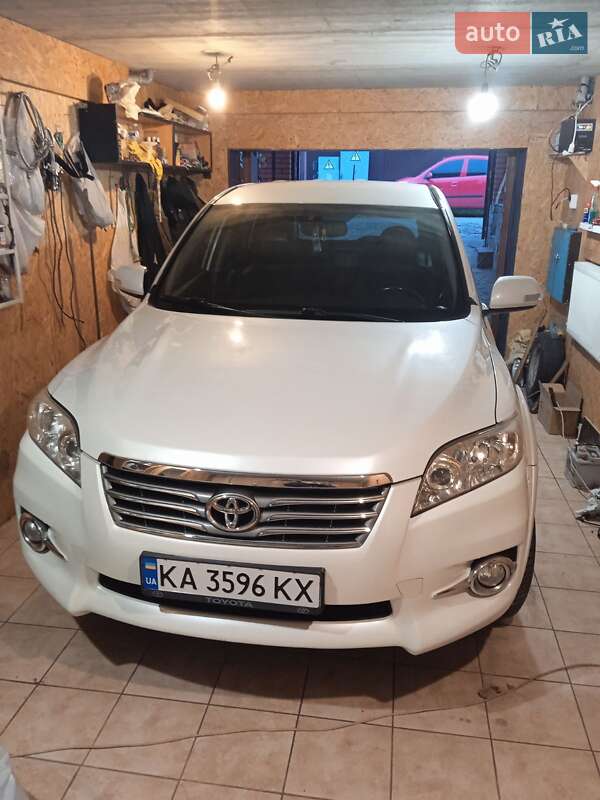 Внедорожник / Кроссовер Toyota RAV4 2010 в Киеве