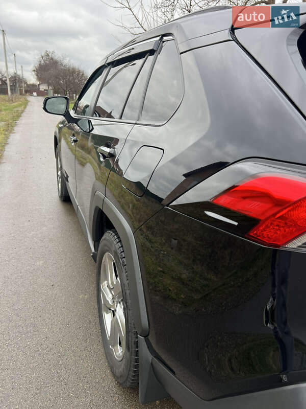 Внедорожник / Кроссовер Toyota RAV4 2020 в Буче