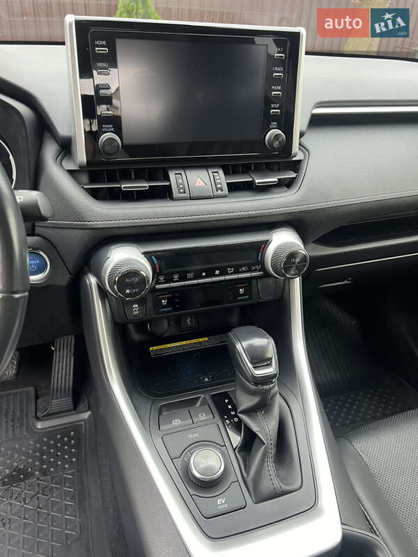 Внедорожник / Кроссовер Toyota RAV4 2020 в Буче