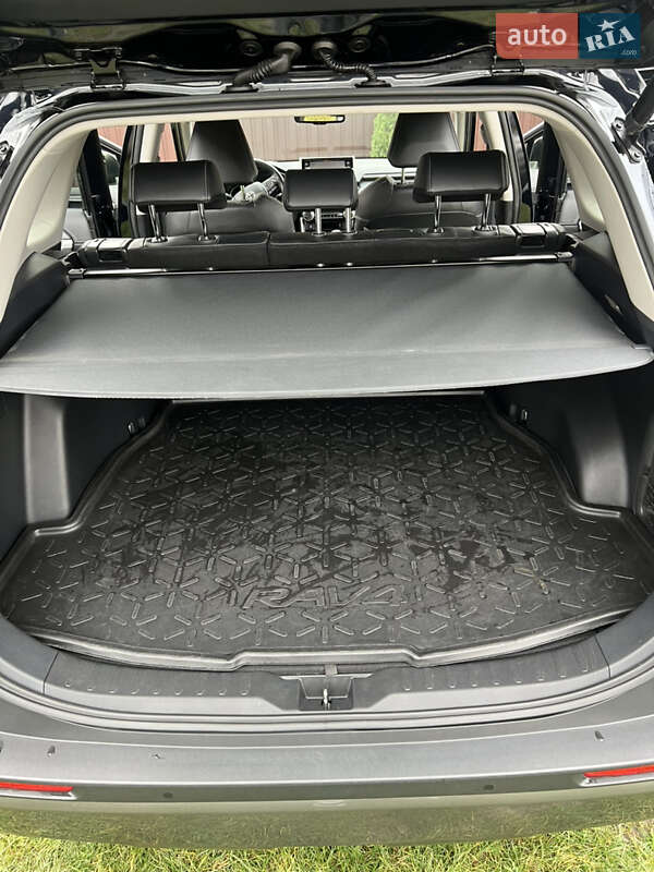 Внедорожник / Кроссовер Toyota RAV4 2020 в Буче