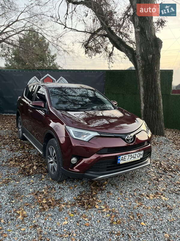 Внедорожник / Кроссовер Toyota RAV4 2017 в Новомосковске