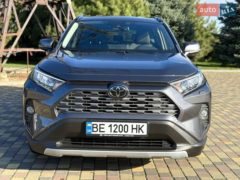 Позашляховик / Кросовер Toyota RAV4 2020 в Дніпрі
