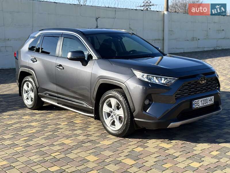Позашляховик / Кросовер Toyota RAV4 2020 в Дніпрі